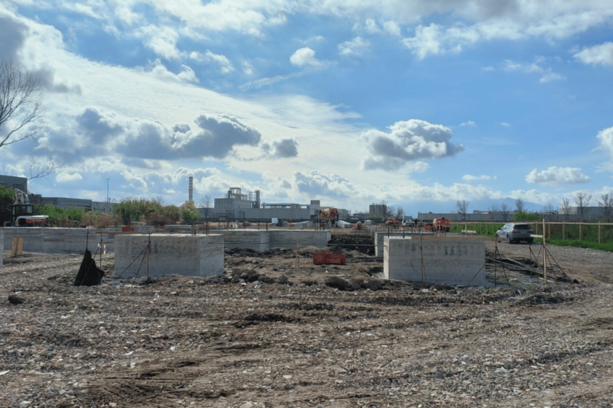 Pietra miliare: Mecoser Sistemi S.p.A. posa il primo pilastro del suo nuovo stabilimento